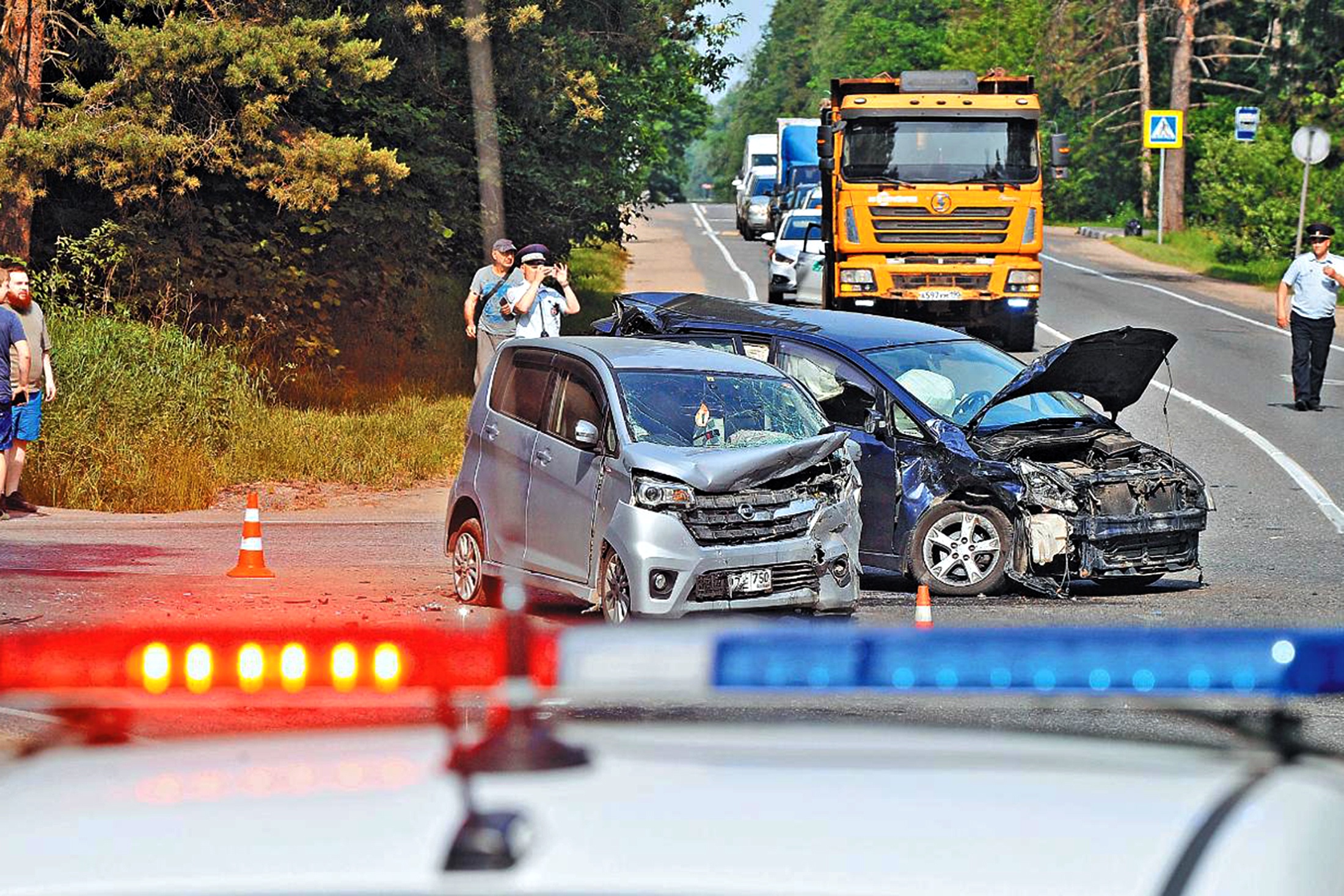 Не всегда понятно, кто виноват в аварии: "обочечник" или тот, кто его
не заметил.