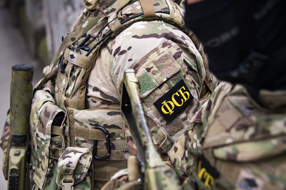 Отец и сын признались в серии диверсий в Самарской области. Один из них при задержании ударил себя ножом