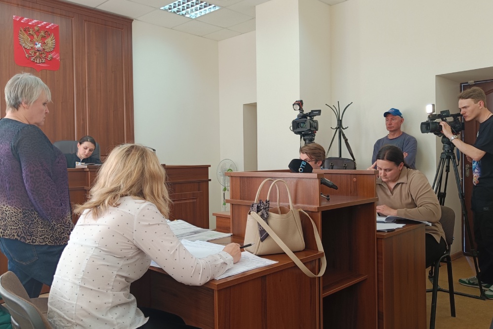 На Урале начали рассматривать иск о компенсации из-за отравления учеников лицея