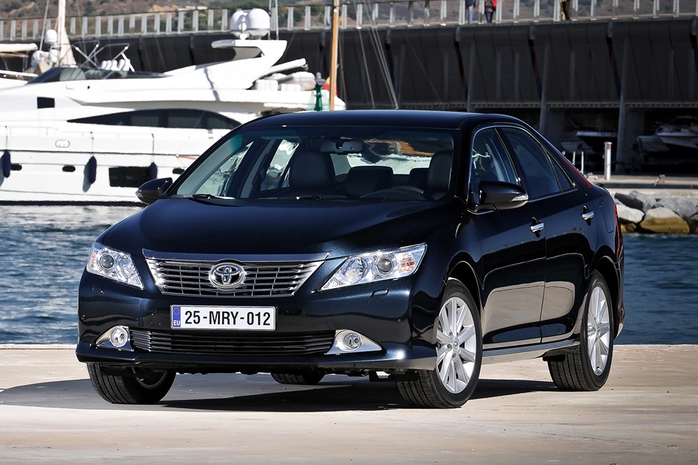 В РФ начались продажи Toyota Camry 2012 года почти без пробега: по цене Geely