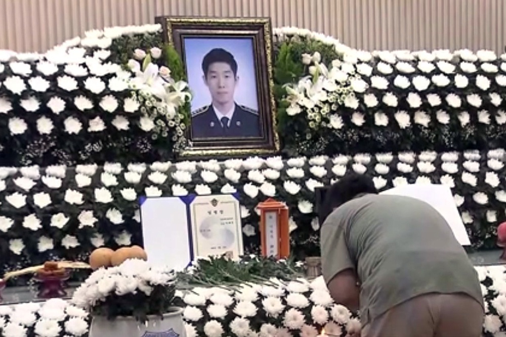 "Национальность не важна, он герой", - признали в Китае.