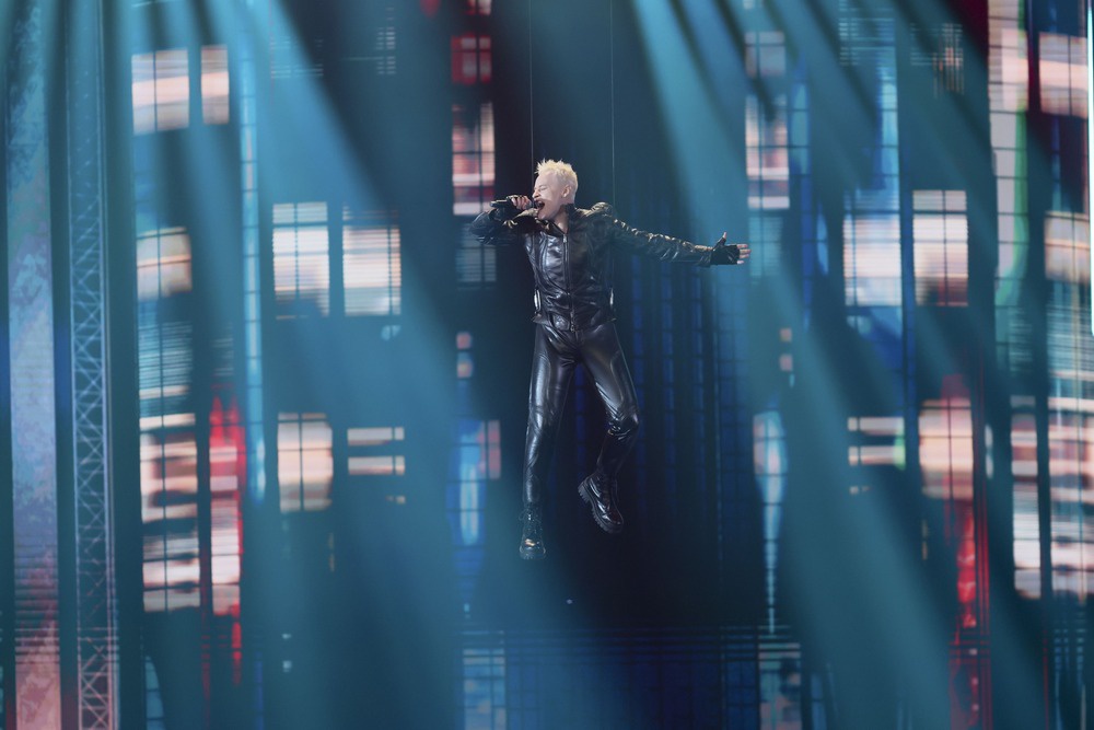 Хорошо выступил SHAMAN, но снял свою кандидатуру и попросил за него не голосовать.