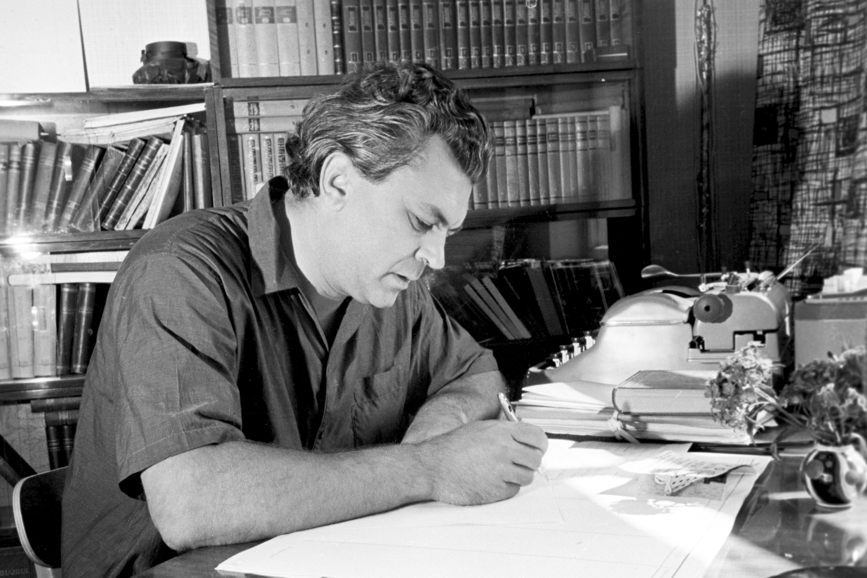 Актер, кинорежиссер народный артист СССР, лауреат Ленинской премии Сергей Федорович Бондарчук. 1961