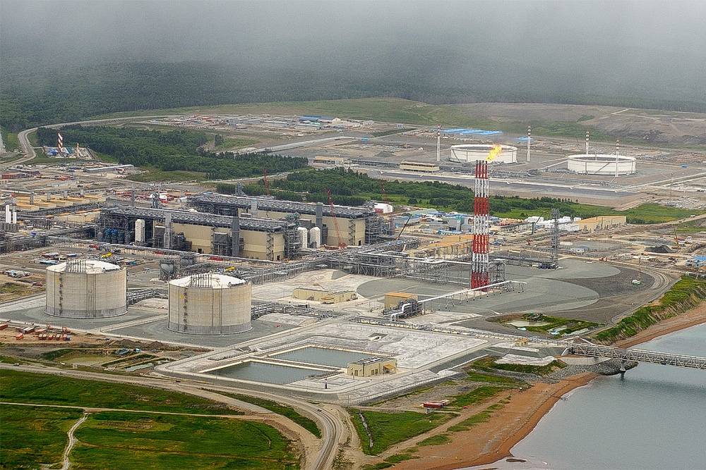 Строительство изотермических бетонных резервуаров для хранения сжиженного природного газа в п. Пригородное Корсаковского района Сахалинской области. Проект "Сахалин-2".