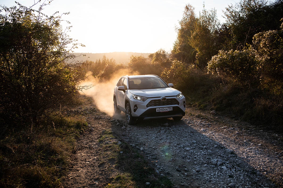 В России возобновили продажи Toyota RAV-4: дешевле Geely и Chery