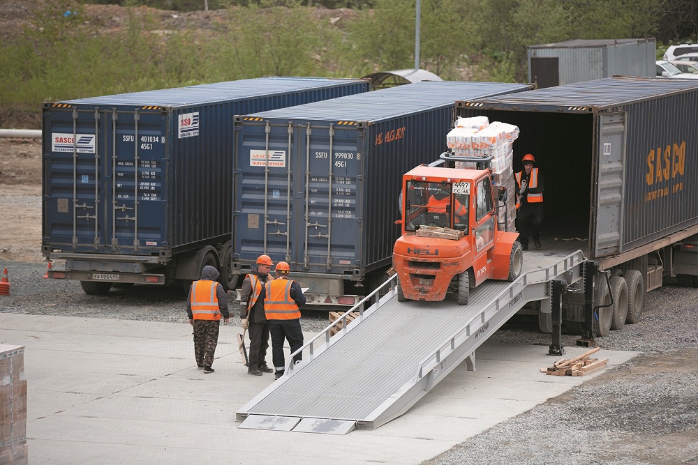 Годовой грузооборот компании - более 25000 тонн и 80000 кубических метров.