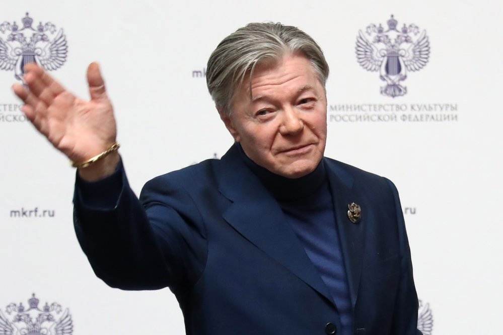 Народный артист Александр Збруев перестал выходить на сцену после недомогания
