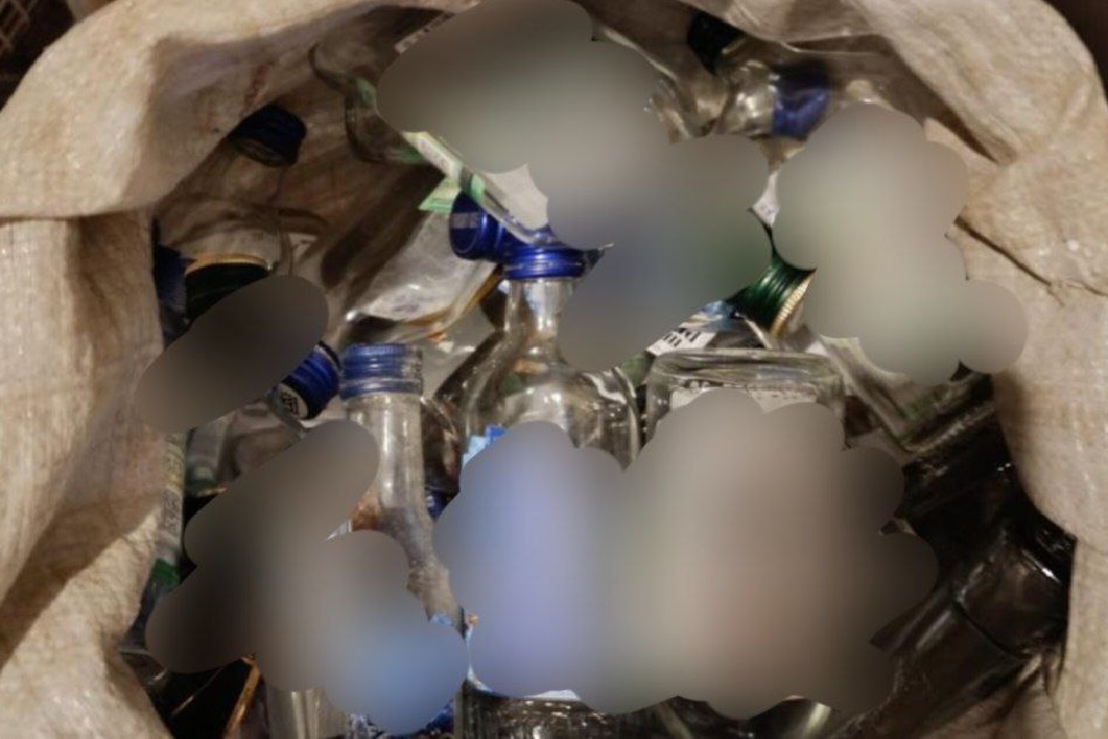 Бутылки, изъятые у производителей суррогата