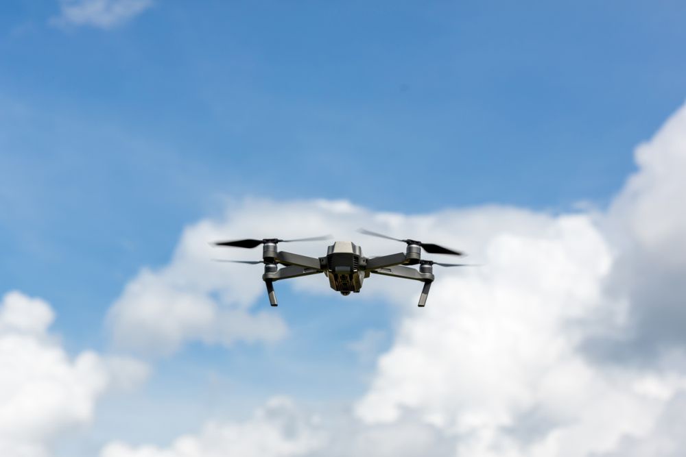 Русский БПЛА перерезал оптоволокно украинскому FPV-дрону и снял это на видео