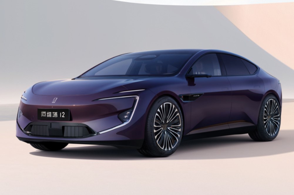 В России открылись предзаказы на купе Avatr 12: авто сняли на фото