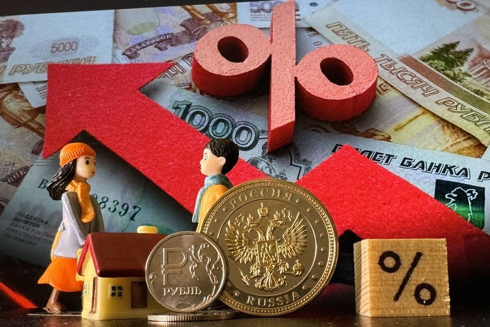 В первую очередь безотзывные вклады - это инструмент для сбережения, а не для расчетов. Перевести деньги с такого вклада третьему лицу напрямую нельзя, но можно уступить право требования по вкладу. Прямое перечисление денег с такого вклада другому лицу невозможно. Однако предусмотрены исключения - это получение процентов и частичное снятие в случаях, предусмотренных договором с банком.