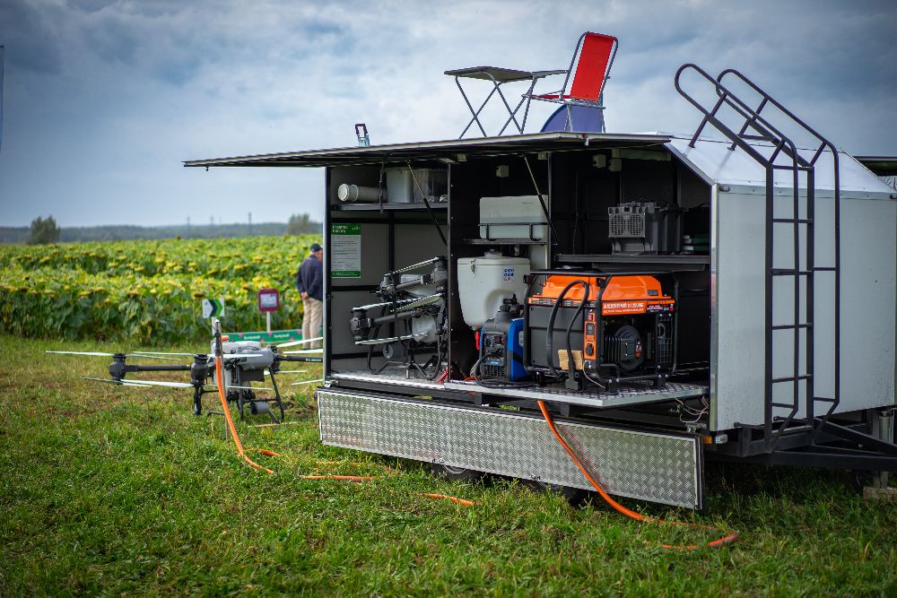 Вместе с дронами компания предоставляет полное сервисное обслуживание - диагностику, обновление программного обеспечения, ремонт