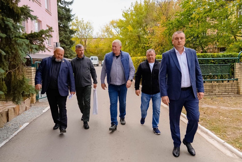 Александр Куниловский и Павел Половинка осмотрели восстановленные объекты.