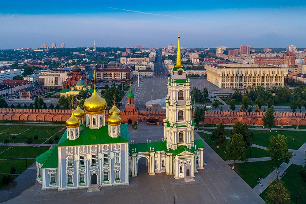 храм на площади города