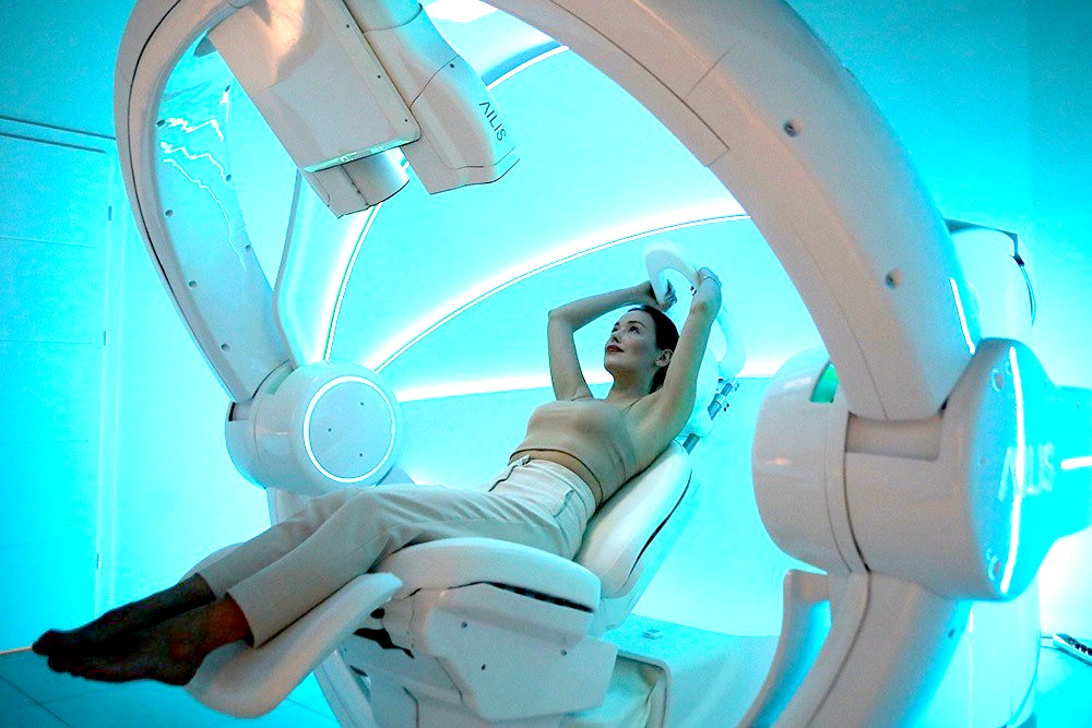 Маммографы последнего поколения "видят" даже крошечную опухоль, но такие аппараты пока есть в немногих клиниках.