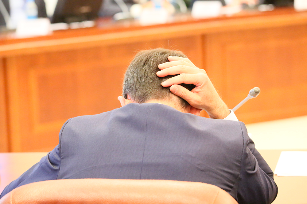 Сумма выплат экс-чиновникам могла составлять от 50 до 200 тысяч рублей ежемесячно.