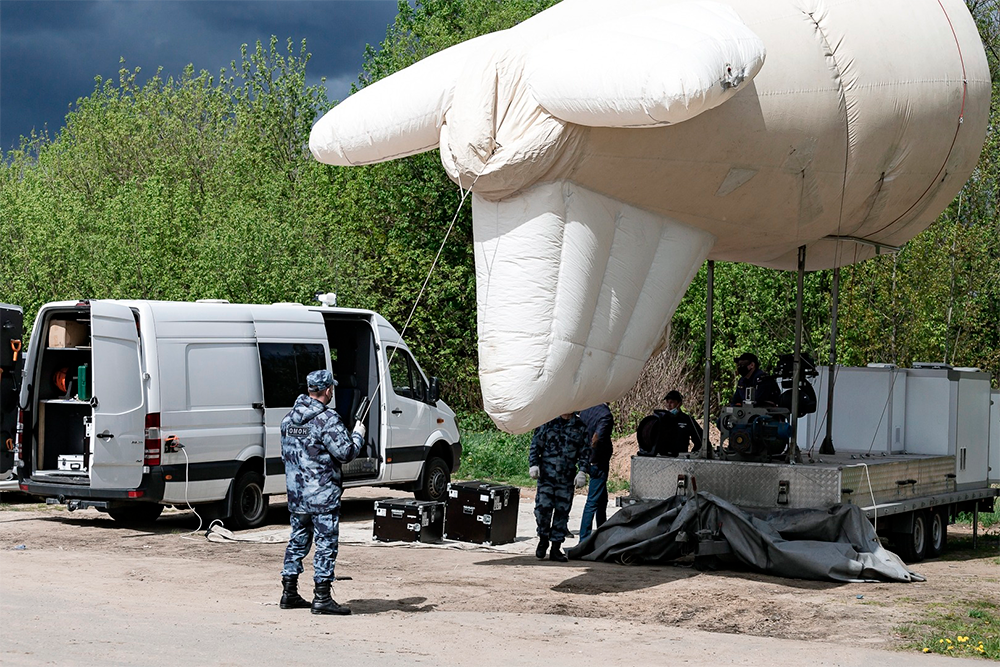 Росгвардейцы, в отличие от военных, аэростаты применяют. В пандемию с их помощью контролировали режим самоизоляции. 