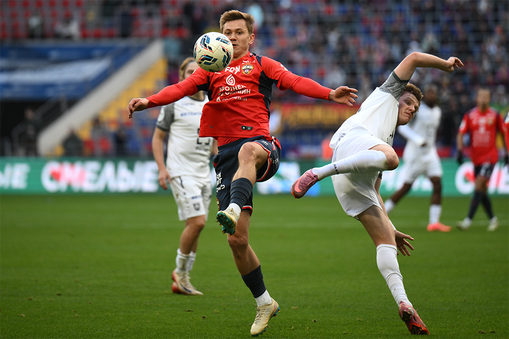 Иван Обляков вместе с партнерами по ЦСКА рвется к первому золоту для армейцев с 2016 года. 