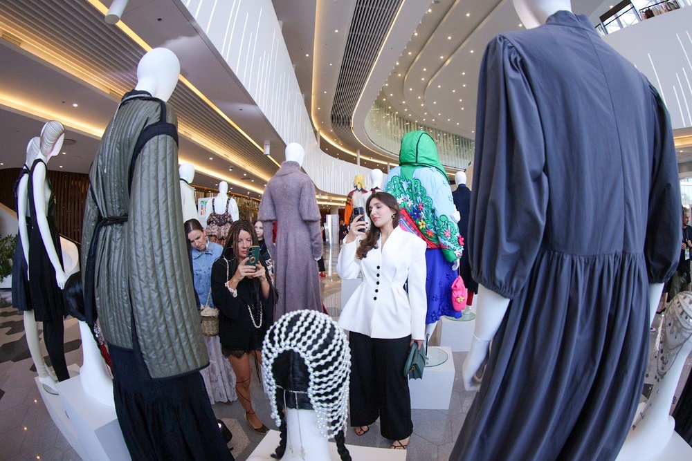 Российские производители одежды следуют модным тенденциям, и покупатели это ценят. 