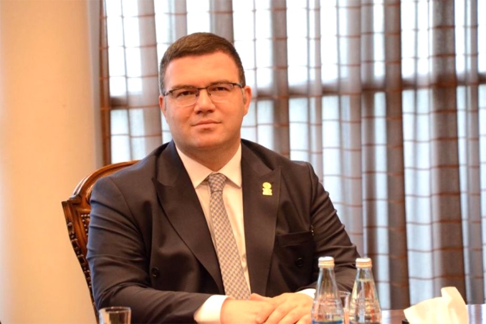 Косовар Астрит Хасани возглавляет EWF с апреля 2025 года.