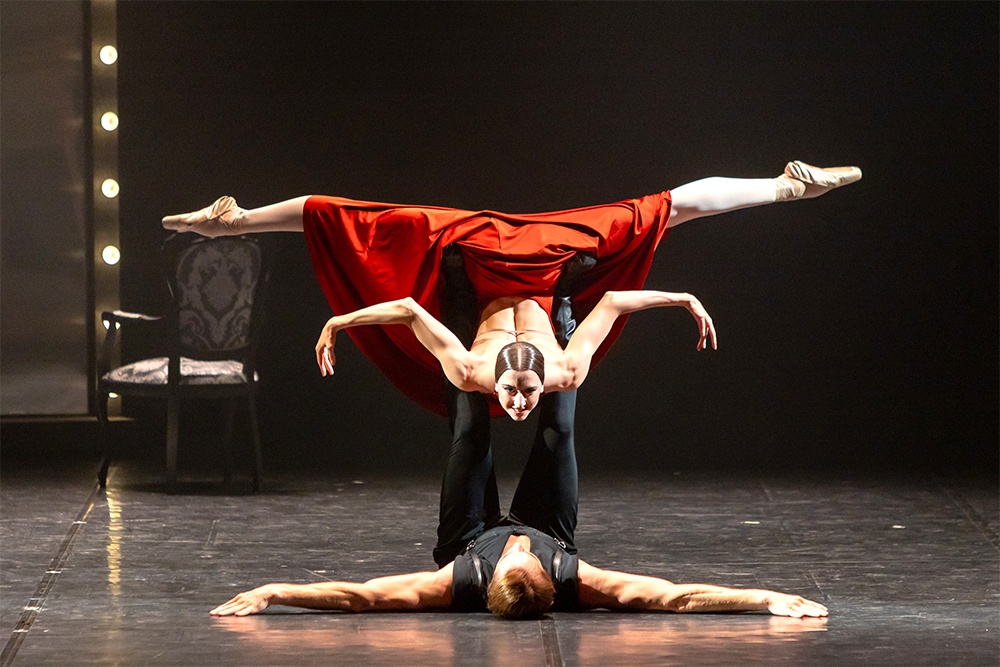 Новая "Красная Жизель" - квинтэссенция современных достижений балета Бориса Эйфмана.