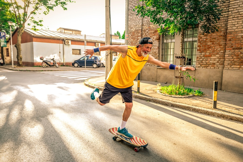 Пожилым нужны и силовые тренировки, и упражнения на равновесие.