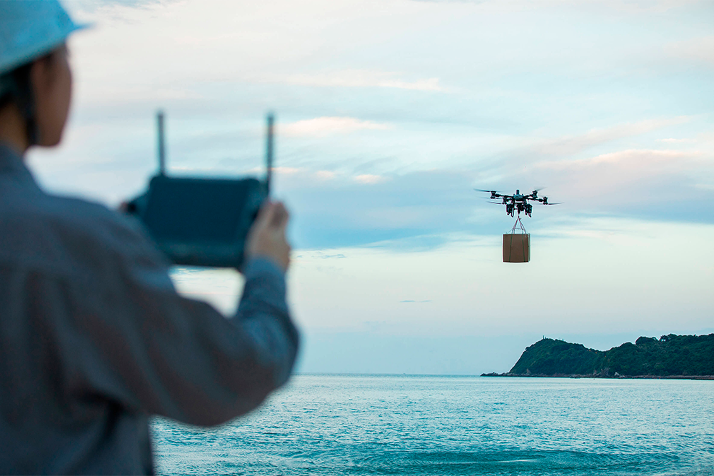 Дроны-грузовики смогут доставлять не только провизию и медикаменты, но и тяжелые ящики с вооружением. 