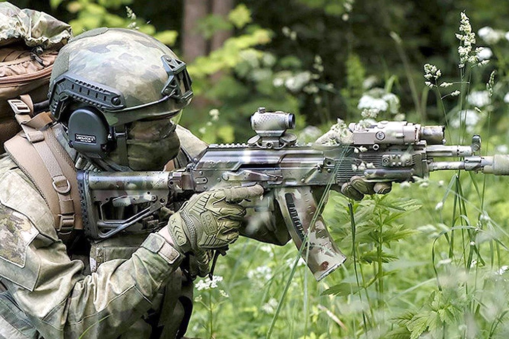 Штурмовик сегодня - это, по сути, универсальный солдат. 