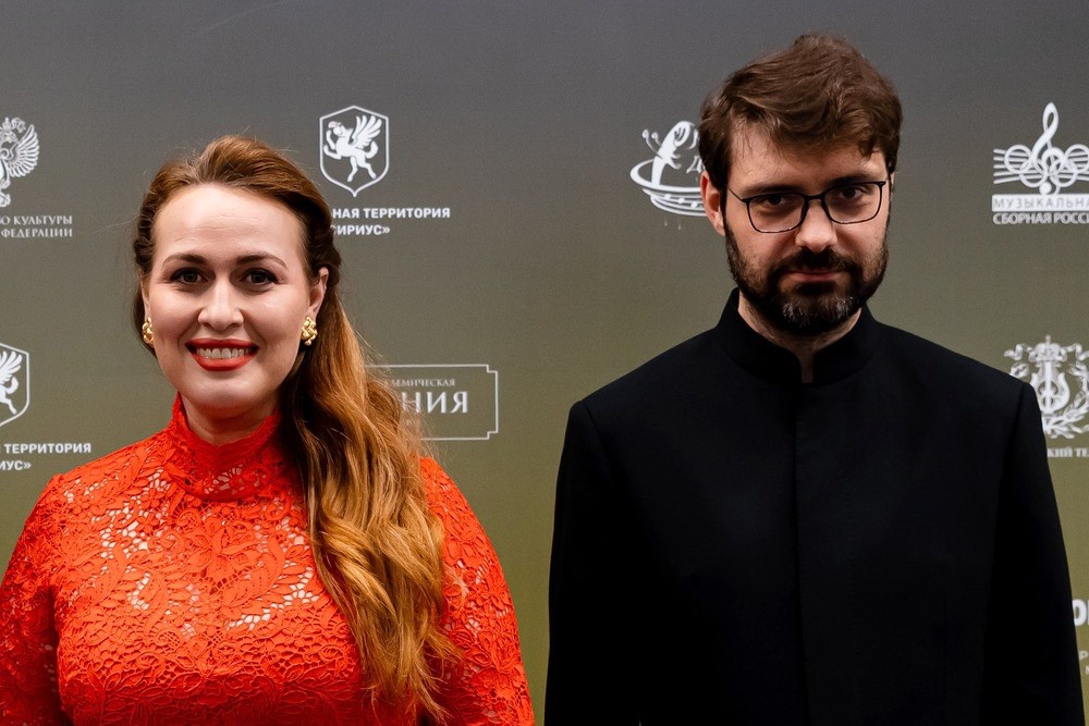 Сопрано Елена Стихина и дирижер, пианист, создатель фестиваля ArsLonga Иван Рудин.