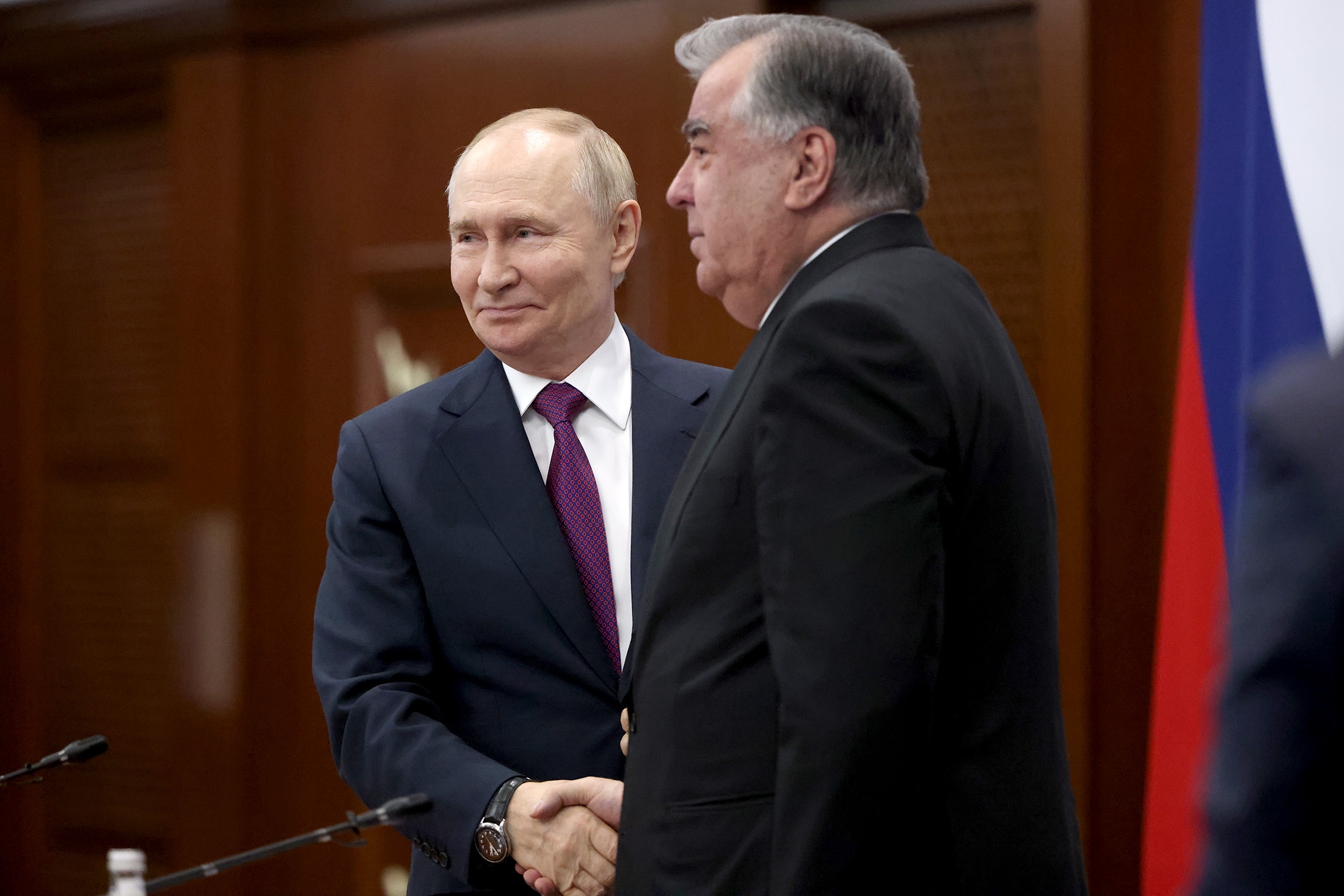 Владимир Путин назвал переговоры с Эмомали Рахмоном содержательными и результативными.