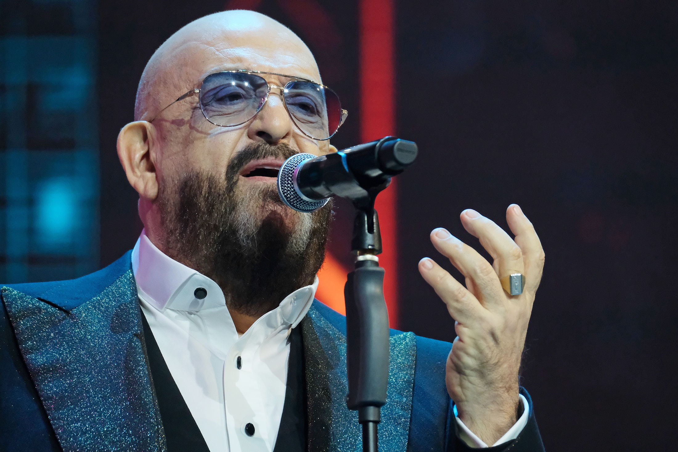 Певец Михаил Шуфутинский выступает на музыкальном фестивале "Легенды Ретро FM" в Москве. 2019 год
