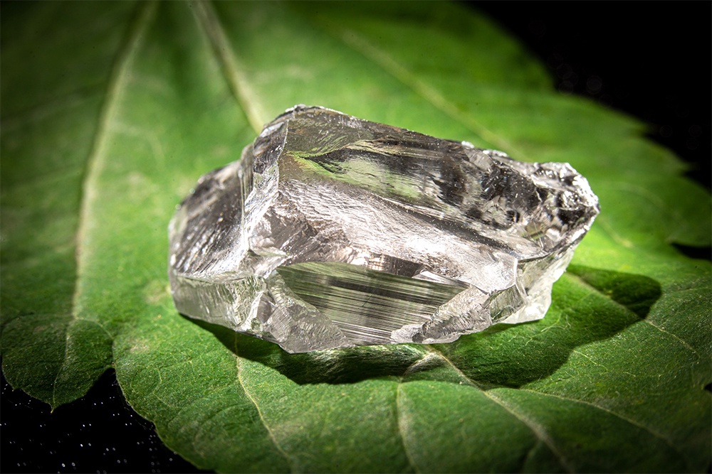 Новый алмаз поражает качеством: без трещин и дефектов.