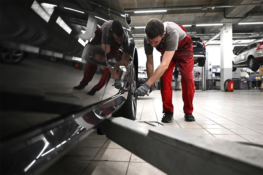 Даже чтобы затянуть болт на колесе, требуются динамометрический ключ и данные об усилии затяга.