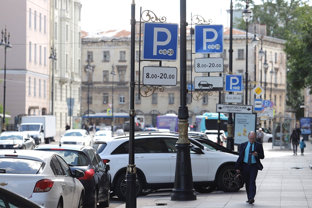 Новый алгоритм работы платной парковки в Петербурге не учитывает интересы автомобилистов.