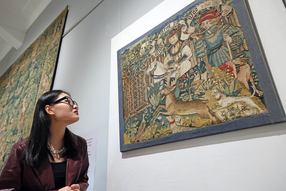 Уникальный экспонат соткали из шерсти, шелка и золоченых нитей в Германии.