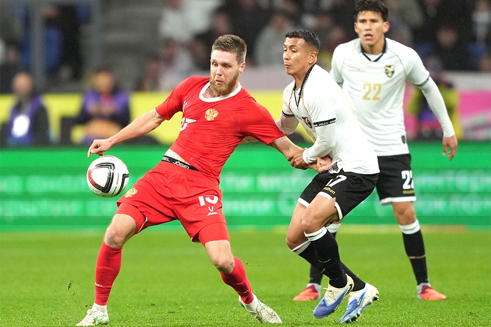 Иван Сергеев не ушел в этот вечер с поля без результативных действий: он отдал голевой пас и забил сам.