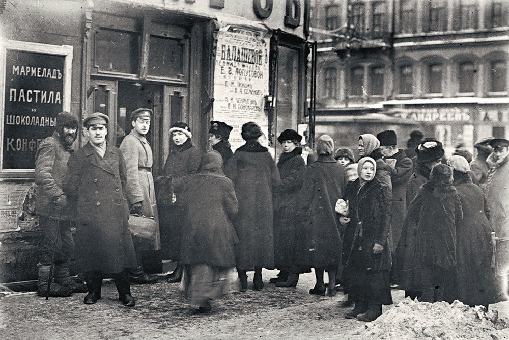 Февральская революция, очередь у продовольственного магазина. 1917.