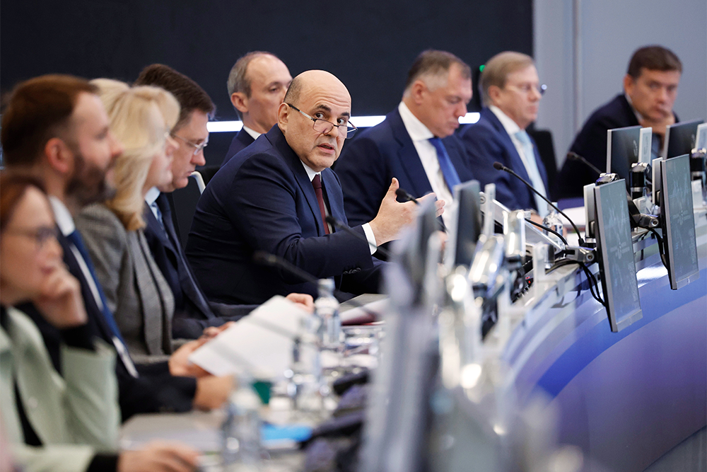 Михаил Мишустин призвал учитывать все вызовы и риски, которые могут сдержать развитие страны.