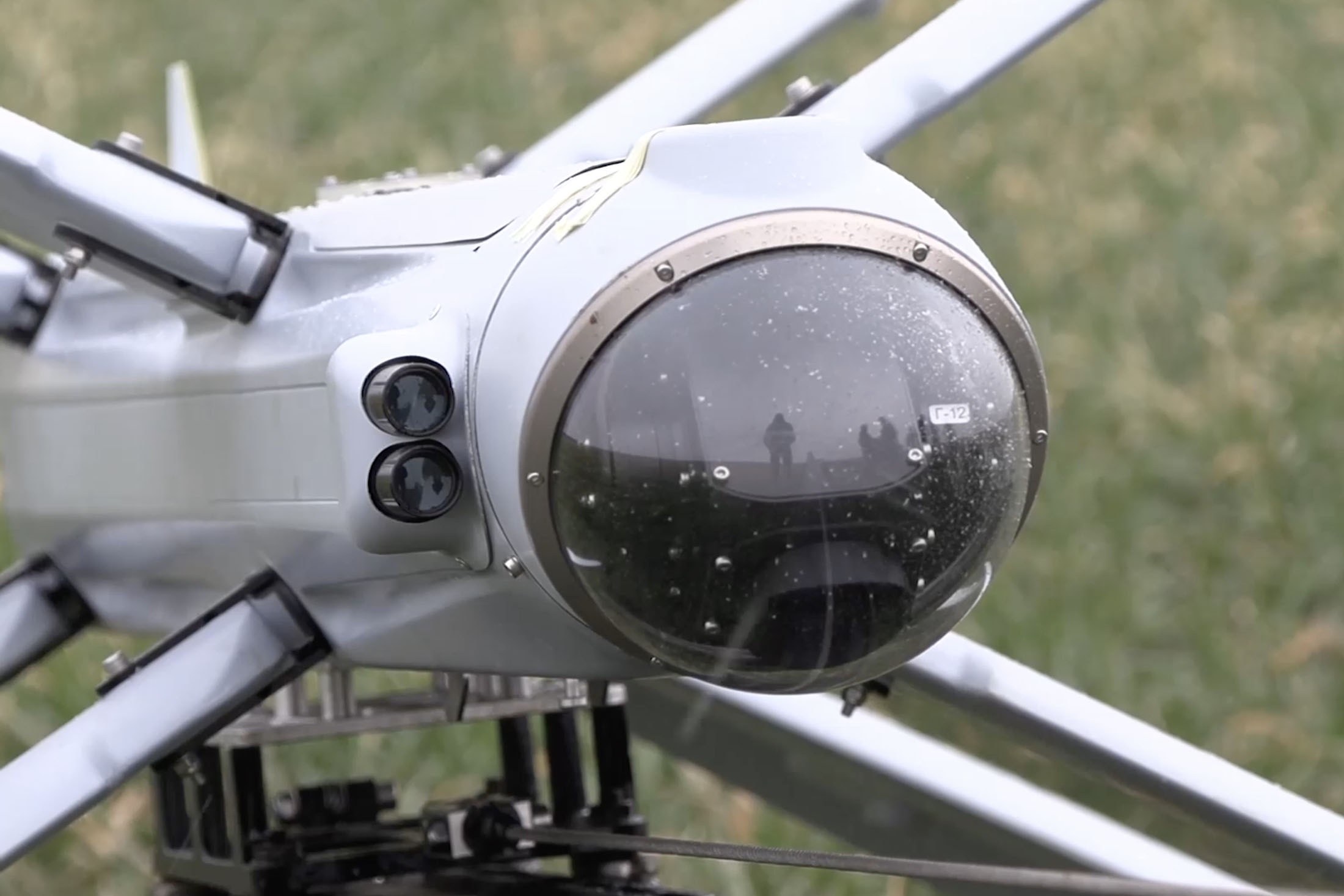 Скорость "Ланцета" - около ста километров в час, но, пикируя на цель, он ускоряется еще примерно в полтора раза.