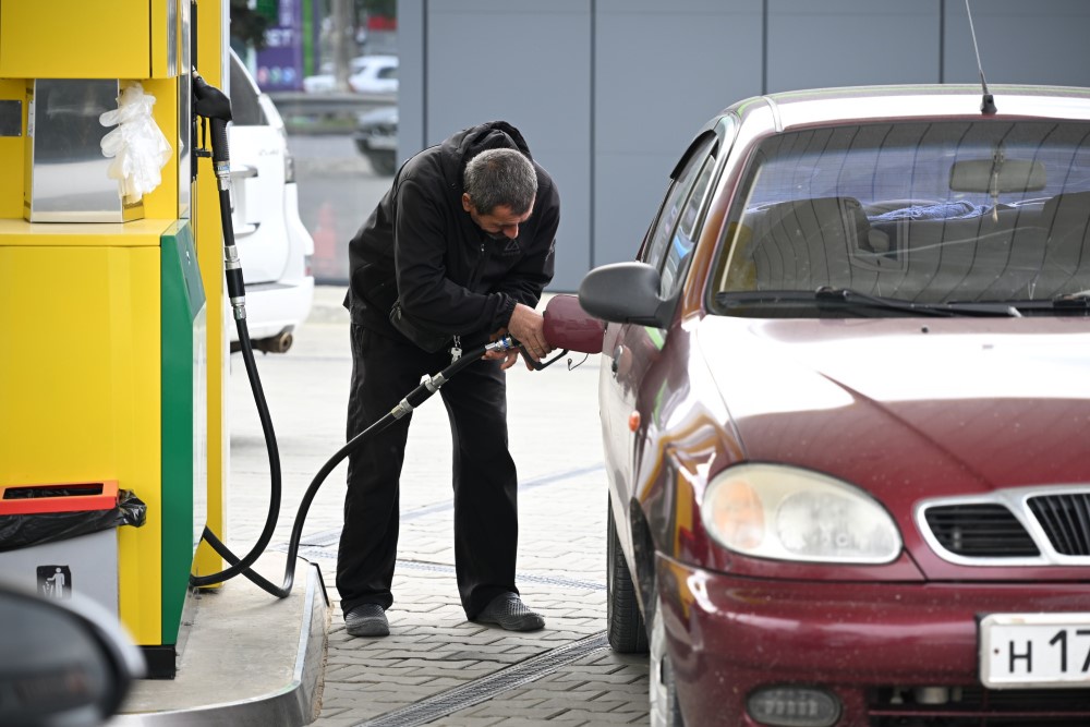 На данный момент регион обеспечен топливом в достаточном количестве, дефицита нет.