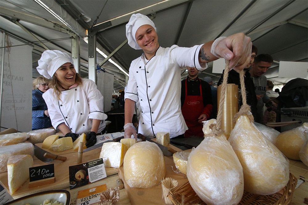 Сыр - лучшее средство, чтобы получить больше серотонина. 
