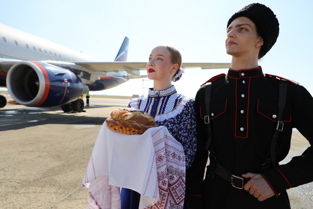 В воздушной гавани столицы Кубани так встречают каждый новый рейс