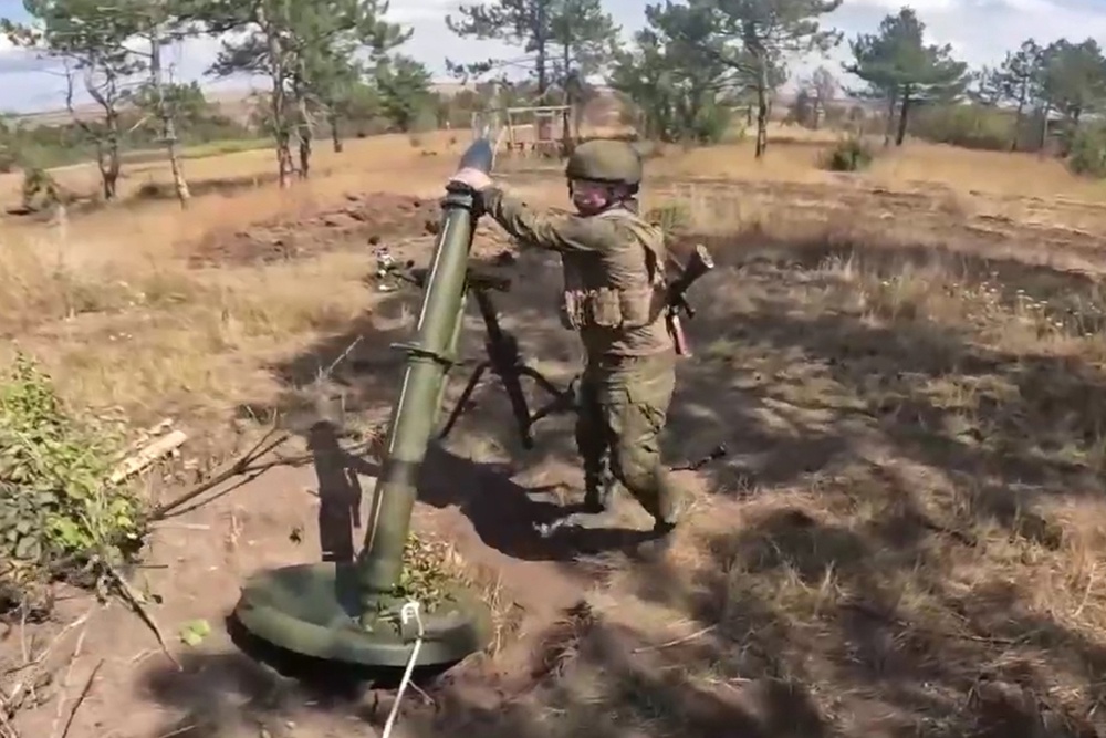 Впредь никаких пристрелок, электроника точно наводит минометы на цели.