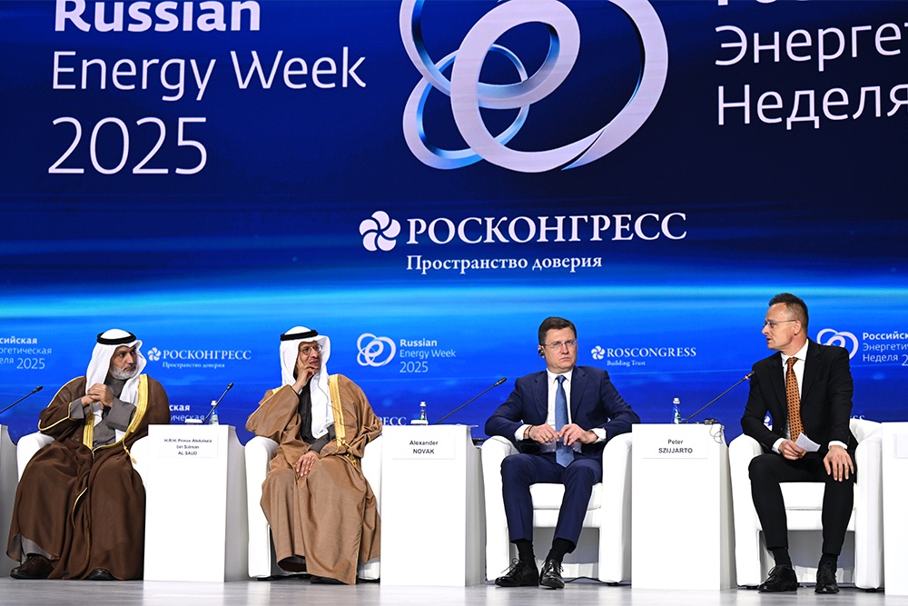 Глава МИДа Венгрии Петер Сийярто: все больше стран Европы понимают глупость отказа от ресурсов из РФ.