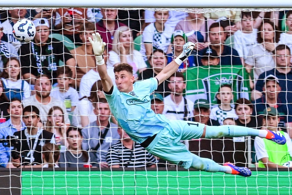 Станислав Агкацев славится своей реакцией: порой он вытаскивает безнадежные мячи.