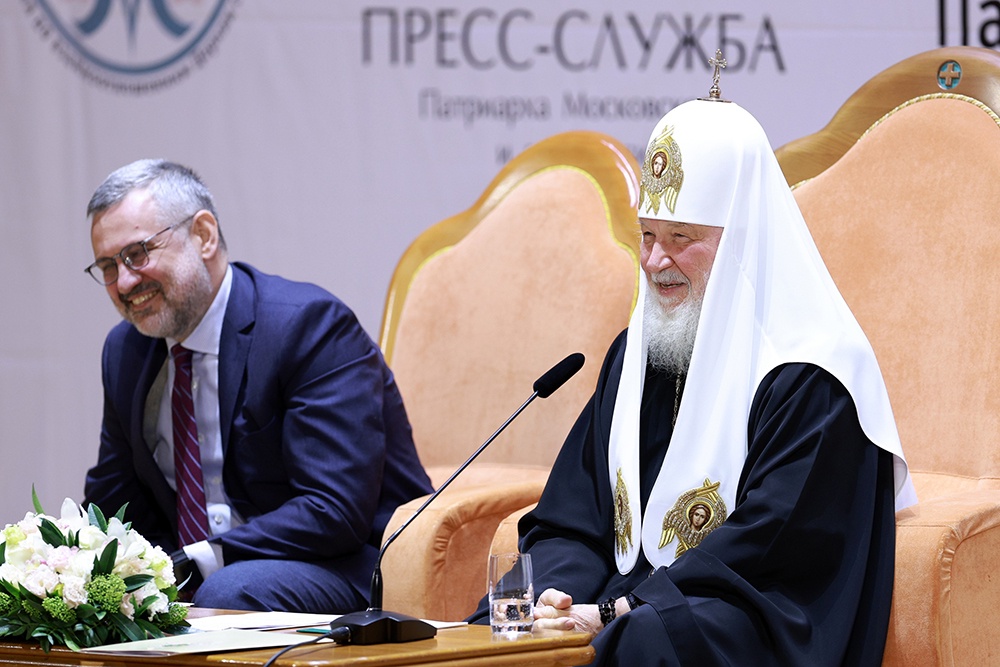 Патриарх Кирилл: Соблазн наладить работу информационного конвейера без участия человека тревожит.
