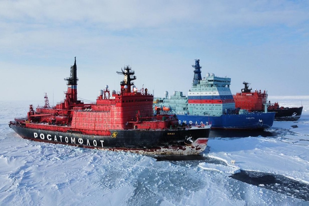 Северный морской путь является одним из перспективных маршрутов благодаря возможности сократить время транспортировки грузов между Европой и Азией.