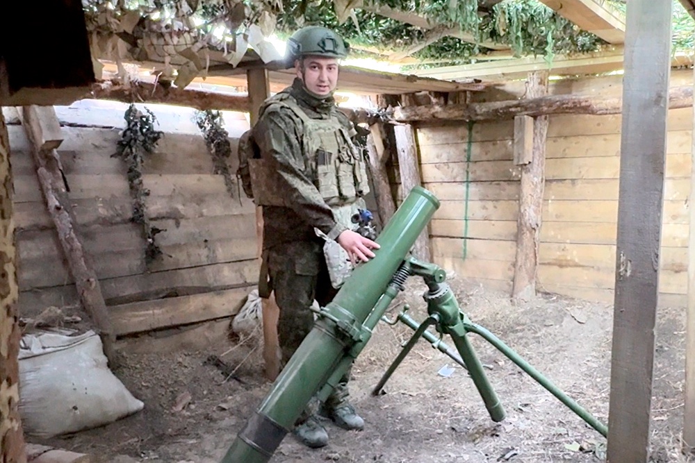 Старший офицер минометной батареи 205-й отдельной гвардейской мотострелковой бригады лейтенант с позывным Бронсон.