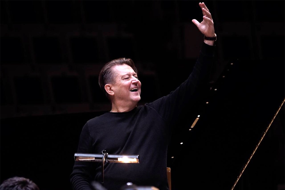 Дирижер уже "50 лет в строю" - так называется концерт, который состоится в казанском Концертном зале.