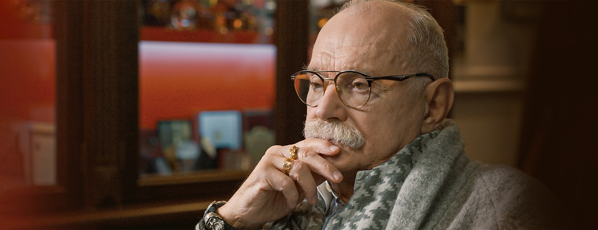 Михалков как-то сказал: по его ощущениям, он все время снимает один и тот же фильм. Это правильно, ведь он поет песнь своей души.